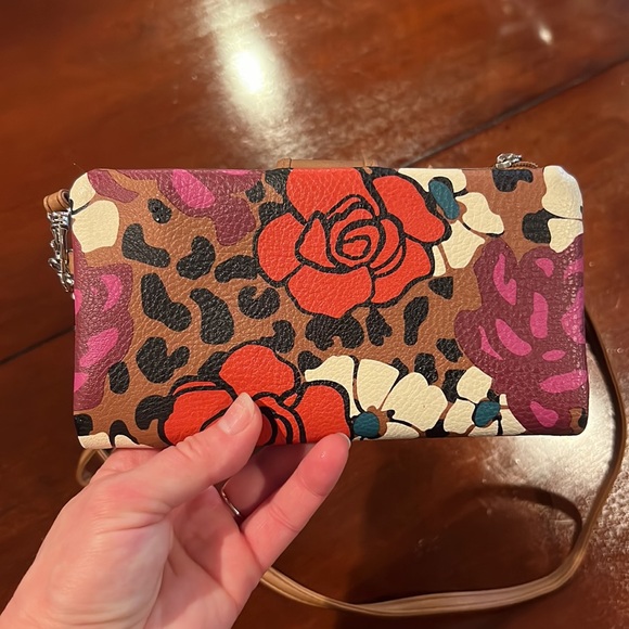 NWOT Relic crossbody/wristlet purse/wallet - Picture 2 of 6